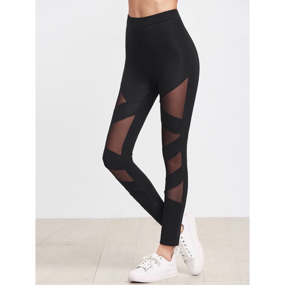 ❗️LAST ONE NWT Black Mesh Inset Leggings